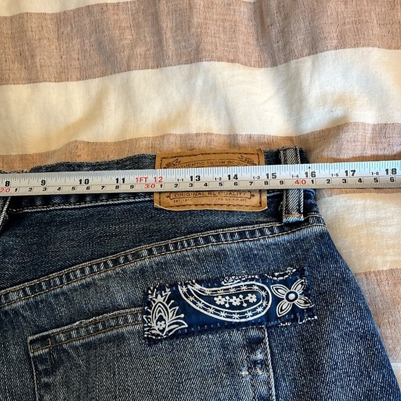 Ralph Lauren Polo
Avery Boyfriend Crop Distressed
Patchwork Jeans  size 27 - Picture 14 of 17